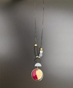 يينغ يانغ قلادة خشبية حمراء سلسلة طويلة|