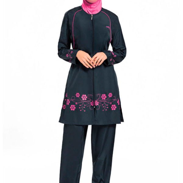 ملابس سباحة سوداء متواضعة